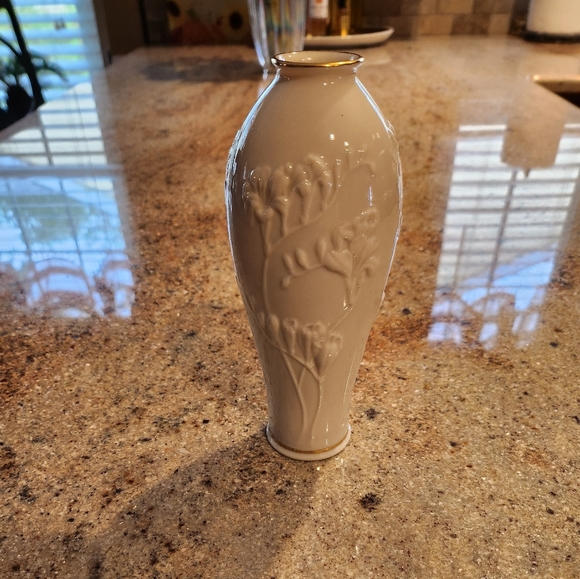 🌻LENOX🌻 Bud Vase🌻 - Picture 3 of 4